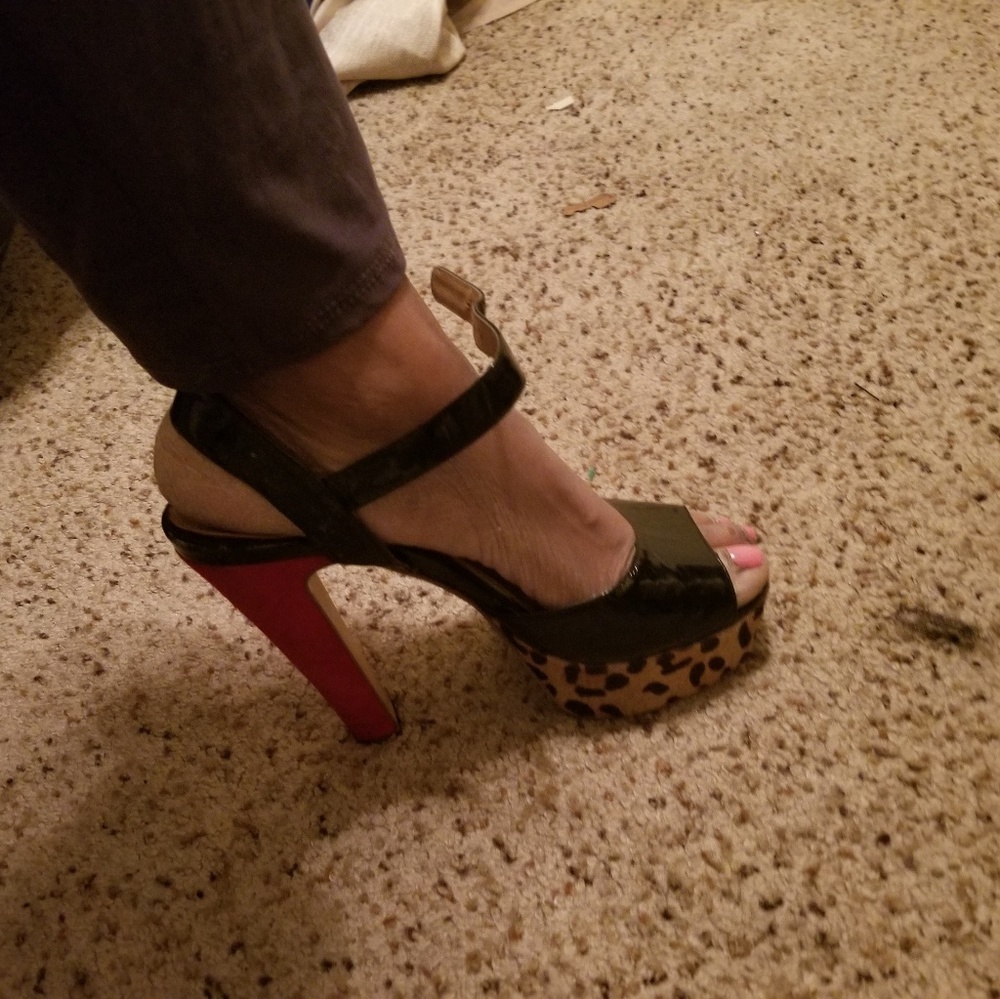 Heels - Picture 4 of 4